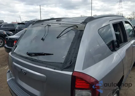 2016 Jeep Compass Latitude z USA, uszkodzony, nr VIN 1C4NJDEB5GD663121